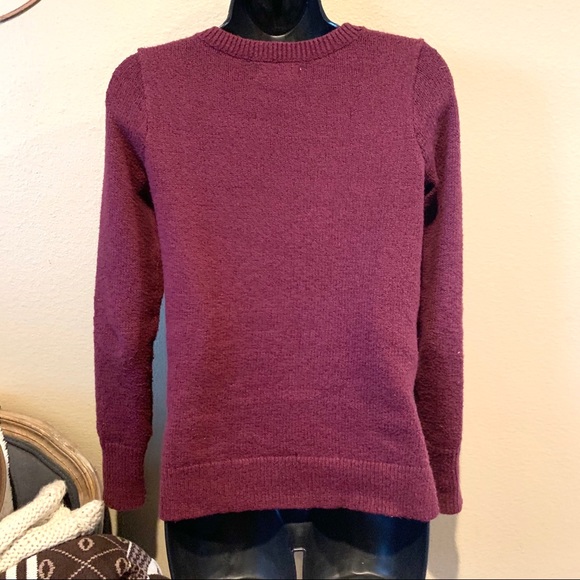 HOLLISTER V-Neck Bear Sweater - Picture 2 of 8